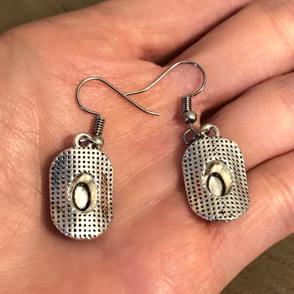 Elegant Silver Tone Cowboy Hat Shaped Dangle Fashion Jewelry Earrings